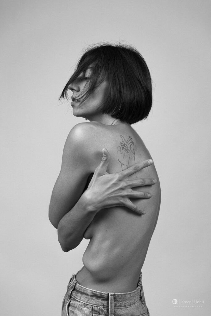 Irina Lozovaya, Nude Art, Fashion Nude, Model, Portrait Photographer, Pascal Uehli, black and white, Portrait