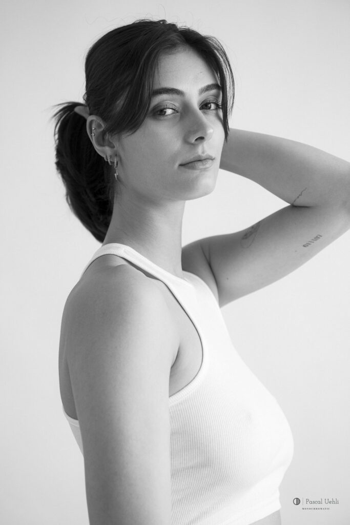 Dayane Hofer, black and white, Portrait Photographer, Pascal Uehli, Natural Daylight