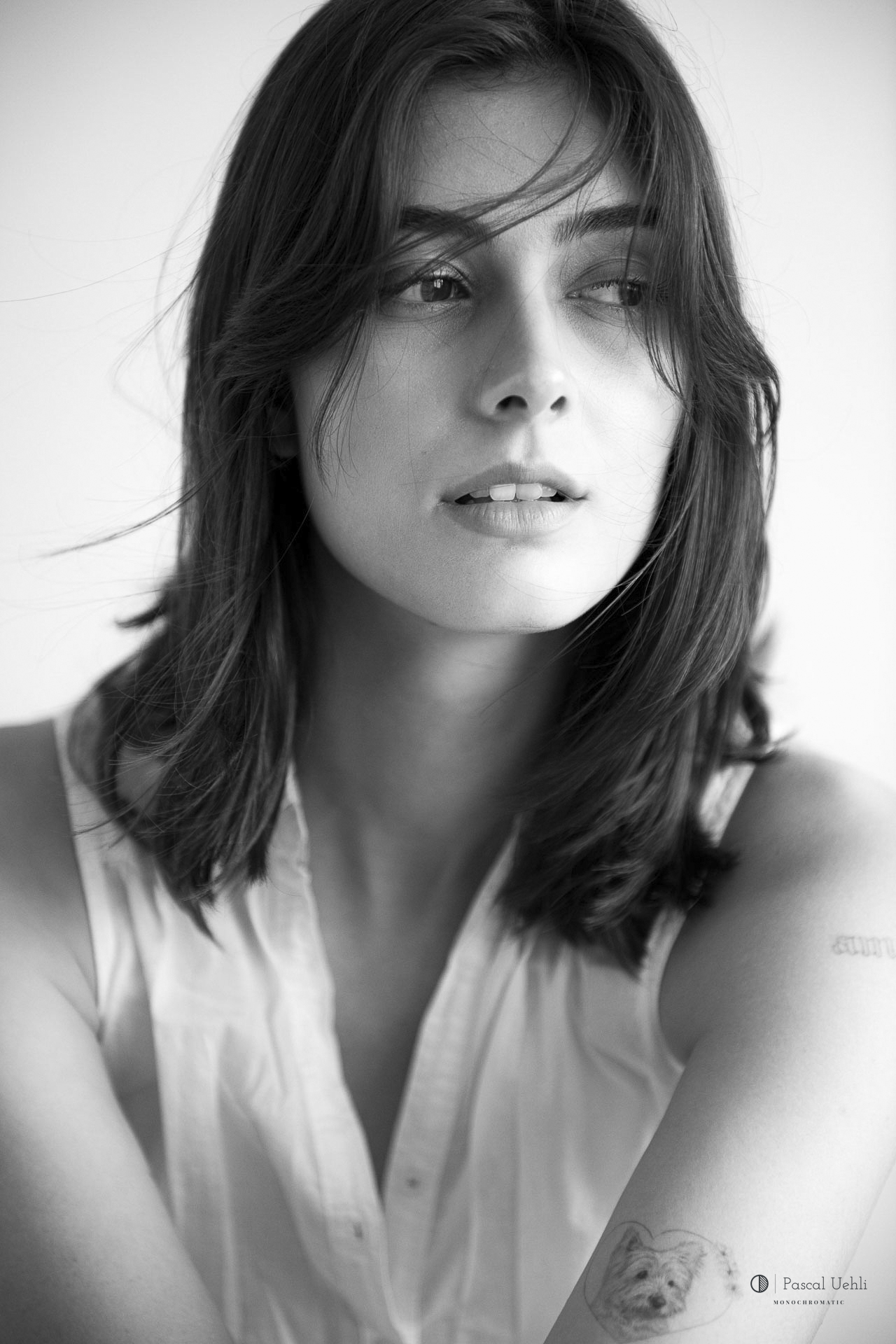 Dayane photographed in natural daylight