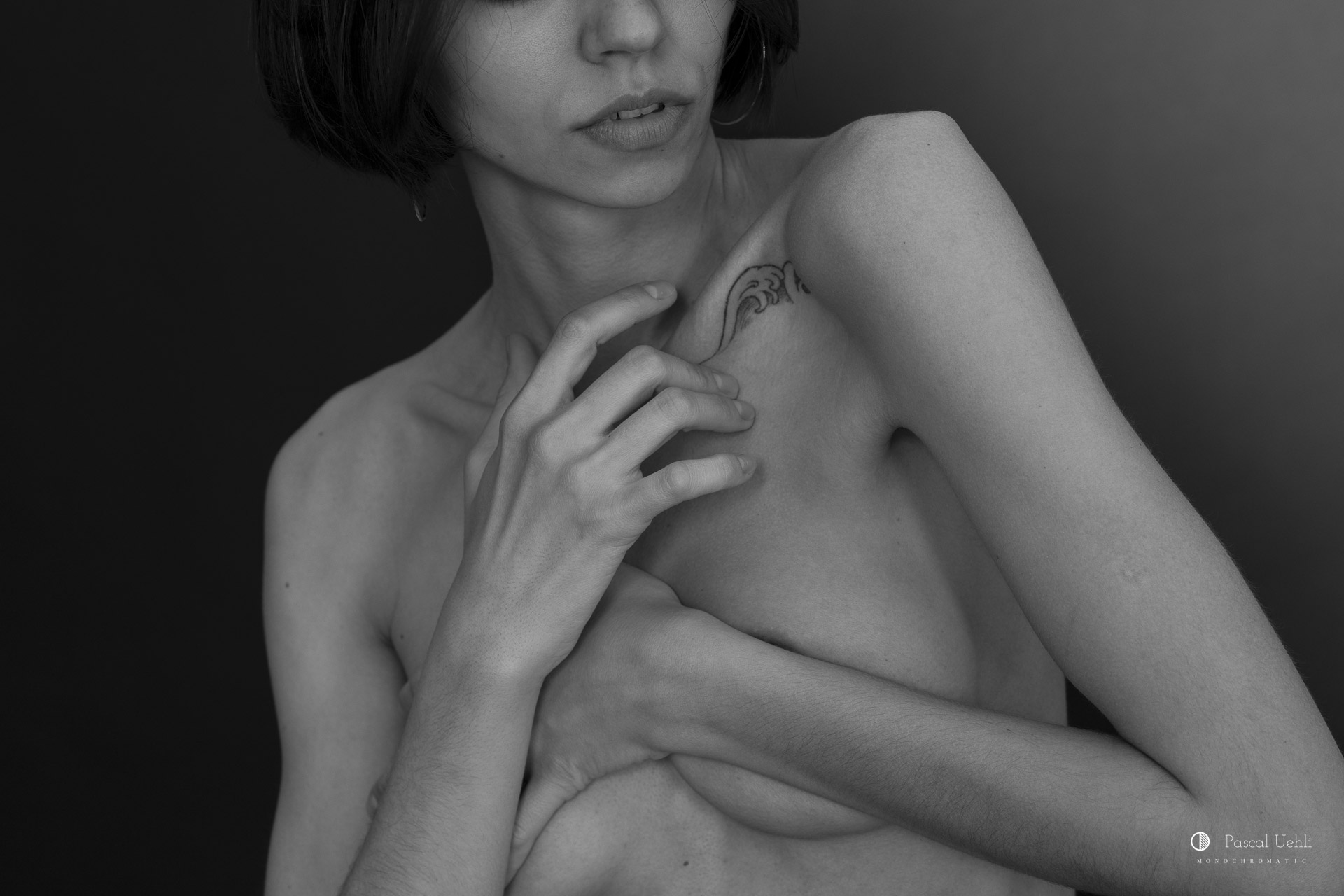 Irina Lozovaya in a black and white studio portrait by Pascal Uehli