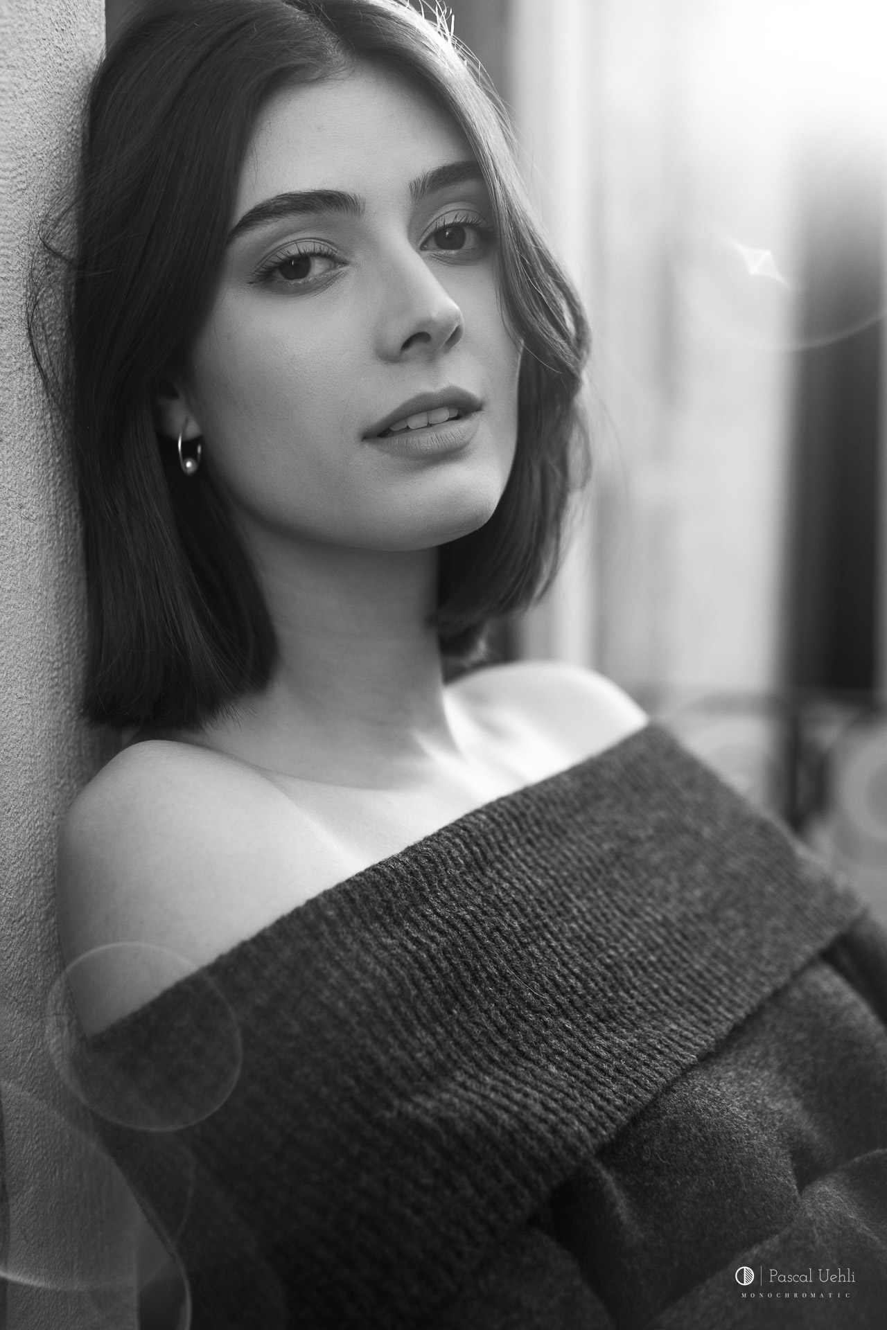 Dayane Hofer on a Venetian balcony in a black and white portrait by Pascal Uehli