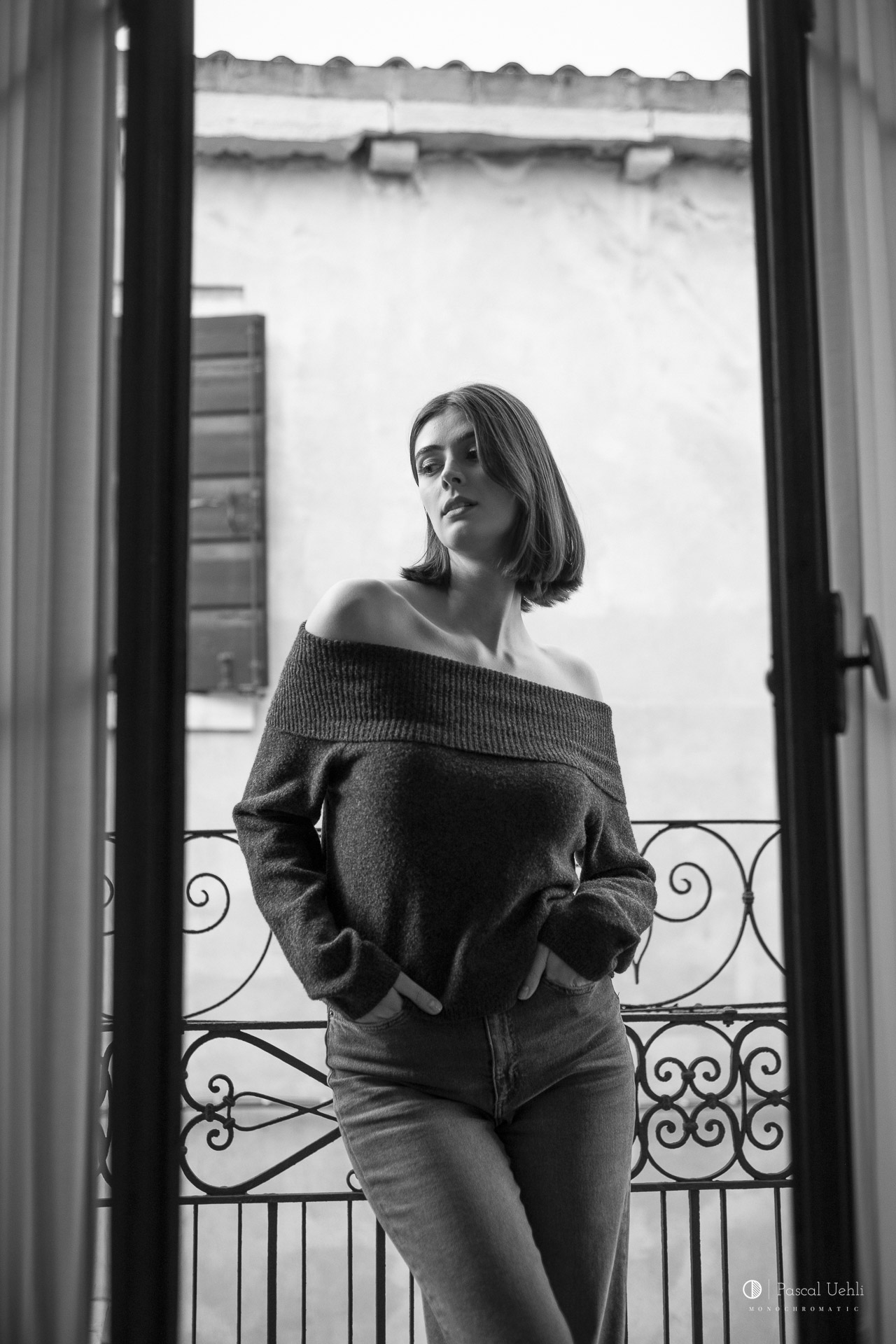 Dayane Hofer on a Venetian balcony in a black and white portrait by Pascal Uehli