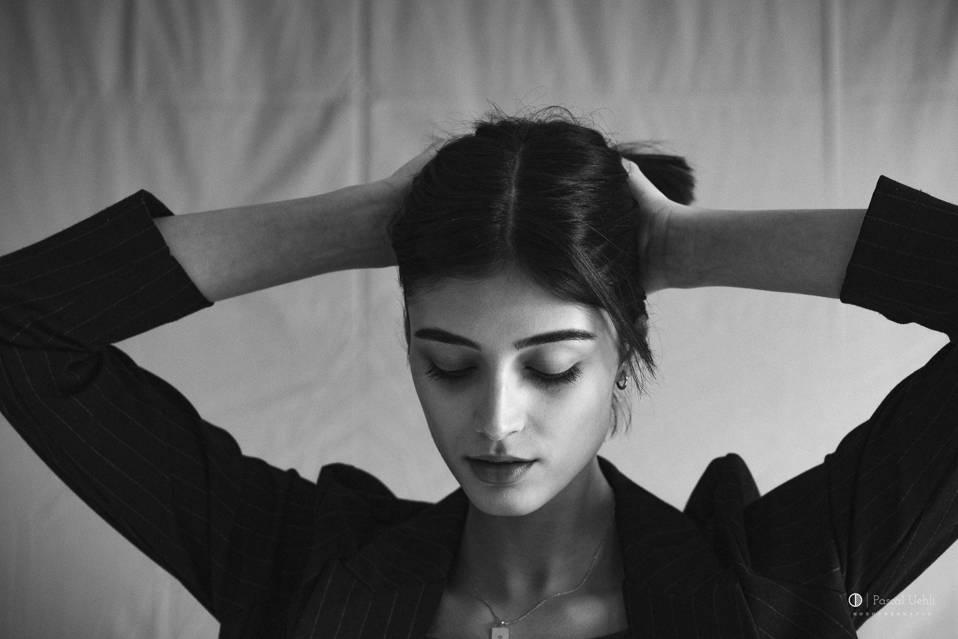 Casual, body-conscious studio editorial.